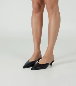 Collette Black Valencia