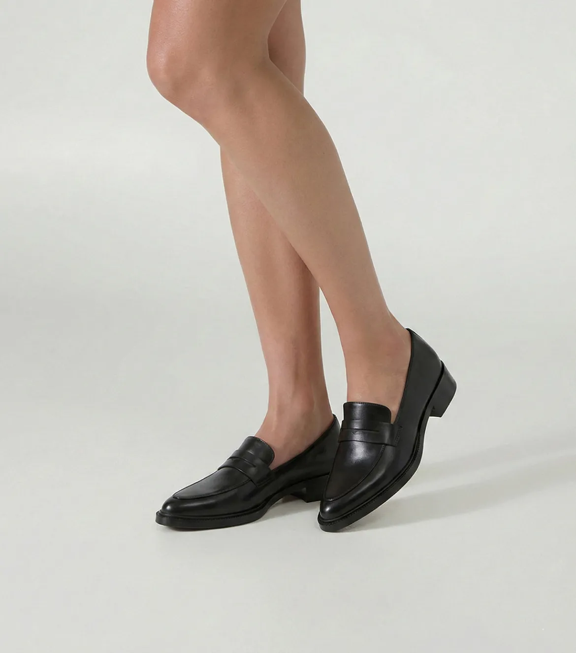 Delia Black Como