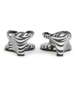 Edgy Zebra