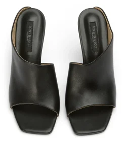 Model Black Nappa