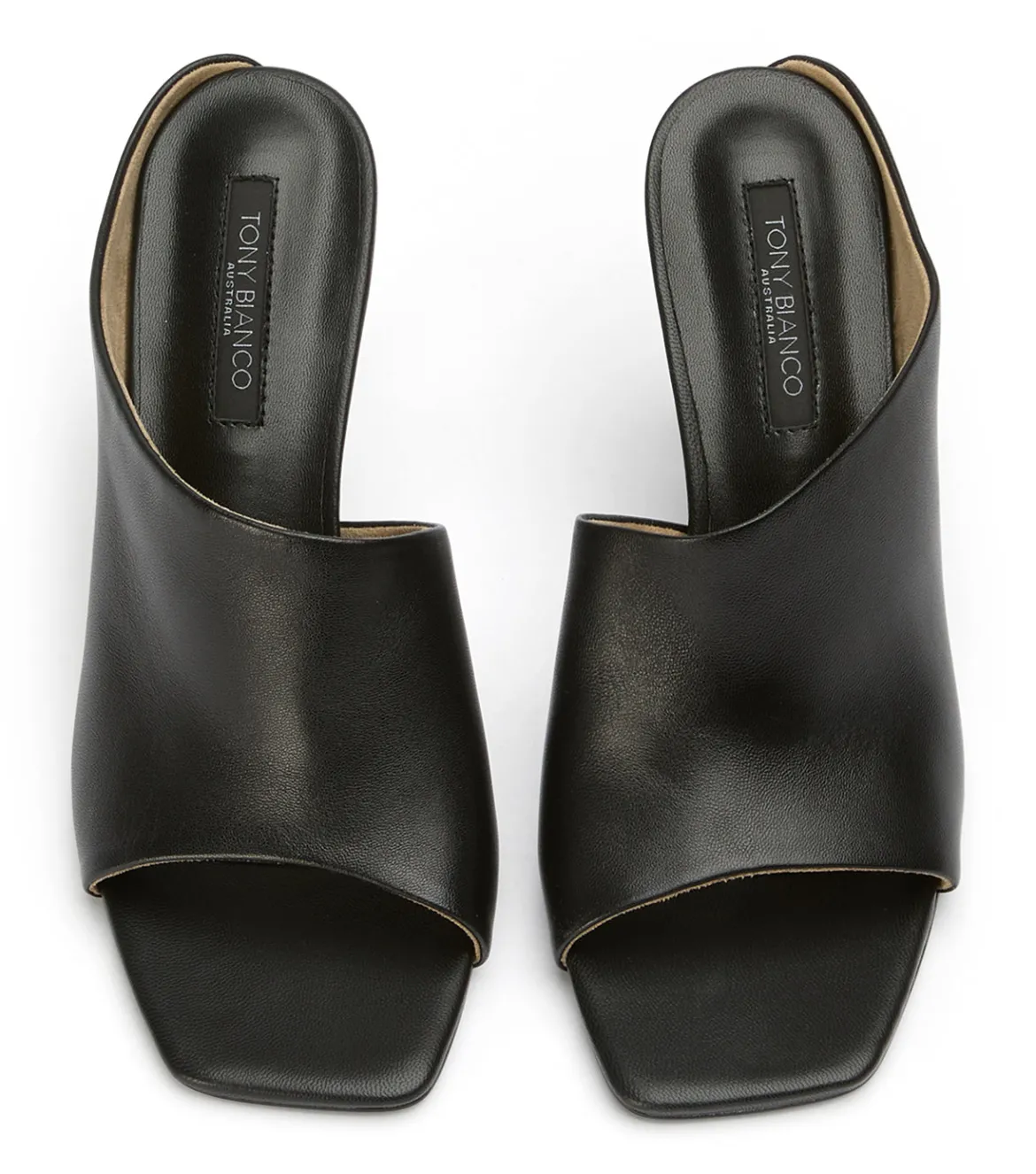 Model Black Nappa